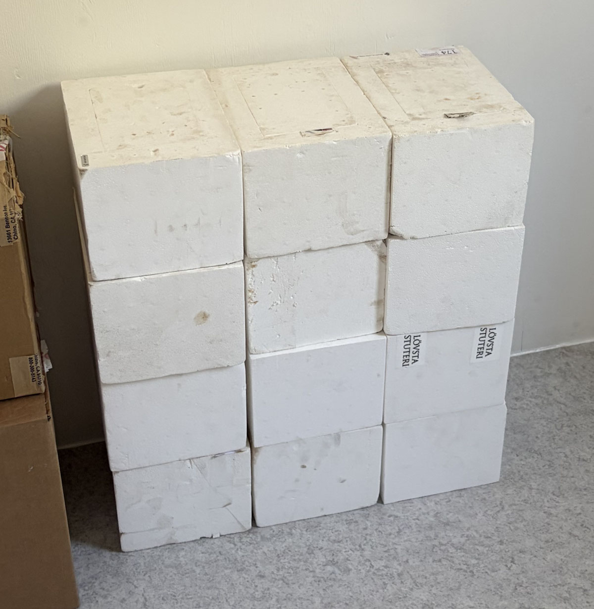 Semen shipping containers